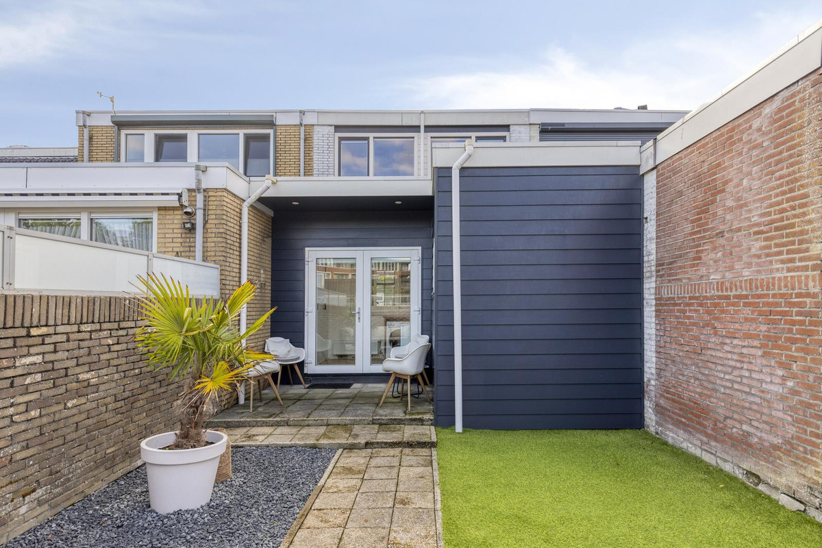 Tussenwoning te koop: M.A.de Ruijterlaan 26, Goes
