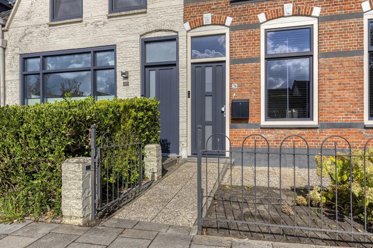 Tussenwoning te koop: M.A.de Ruijterlaan 26, Goes