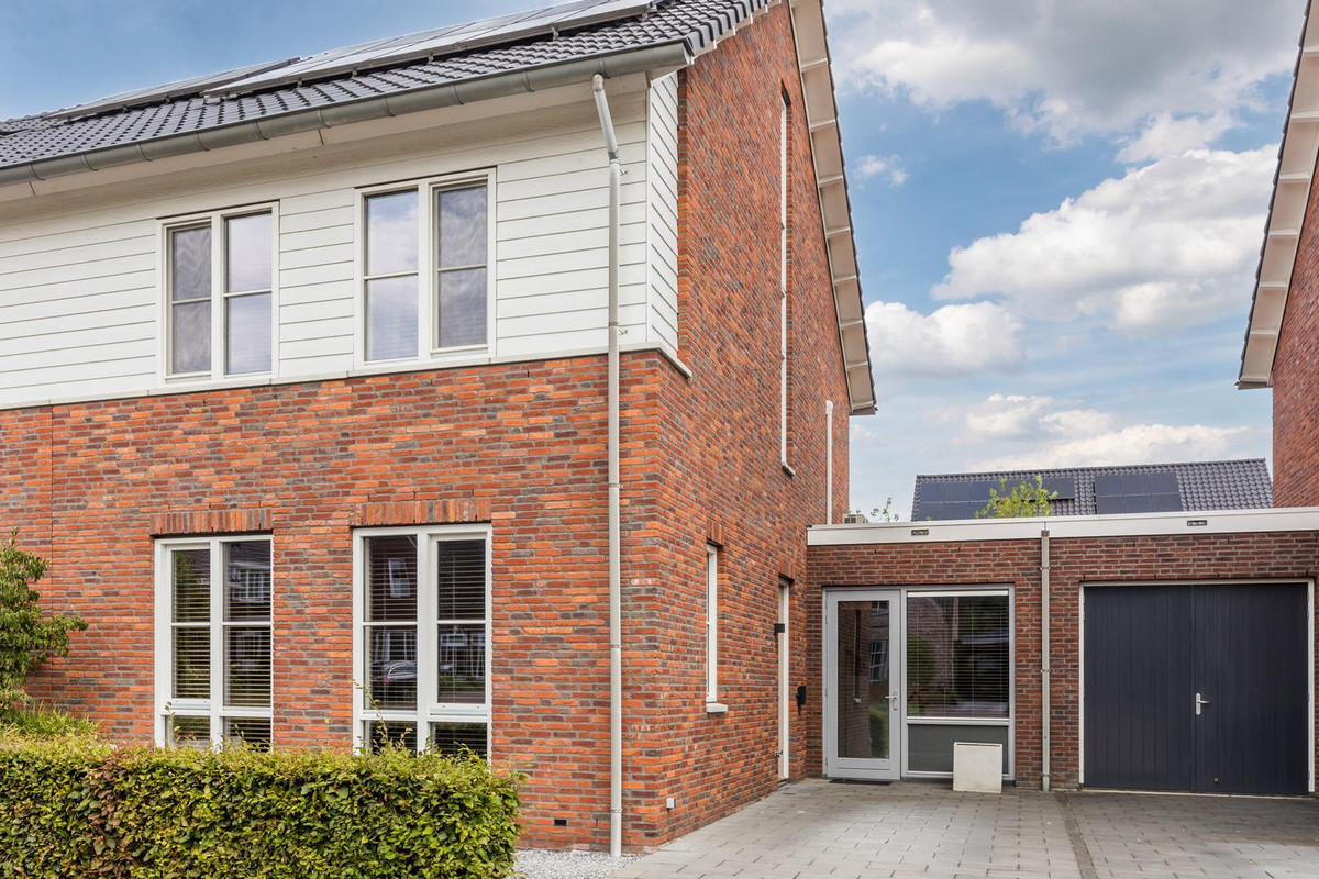 Tussenwoning te koop: Hofse Hoeve 11, Schaijk