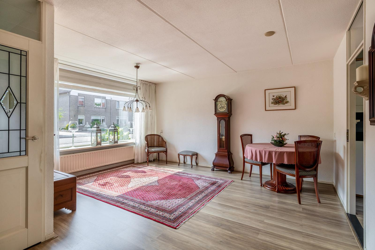 Tussenwoning te koop: Pimpelmees 24, Sommelsdijk