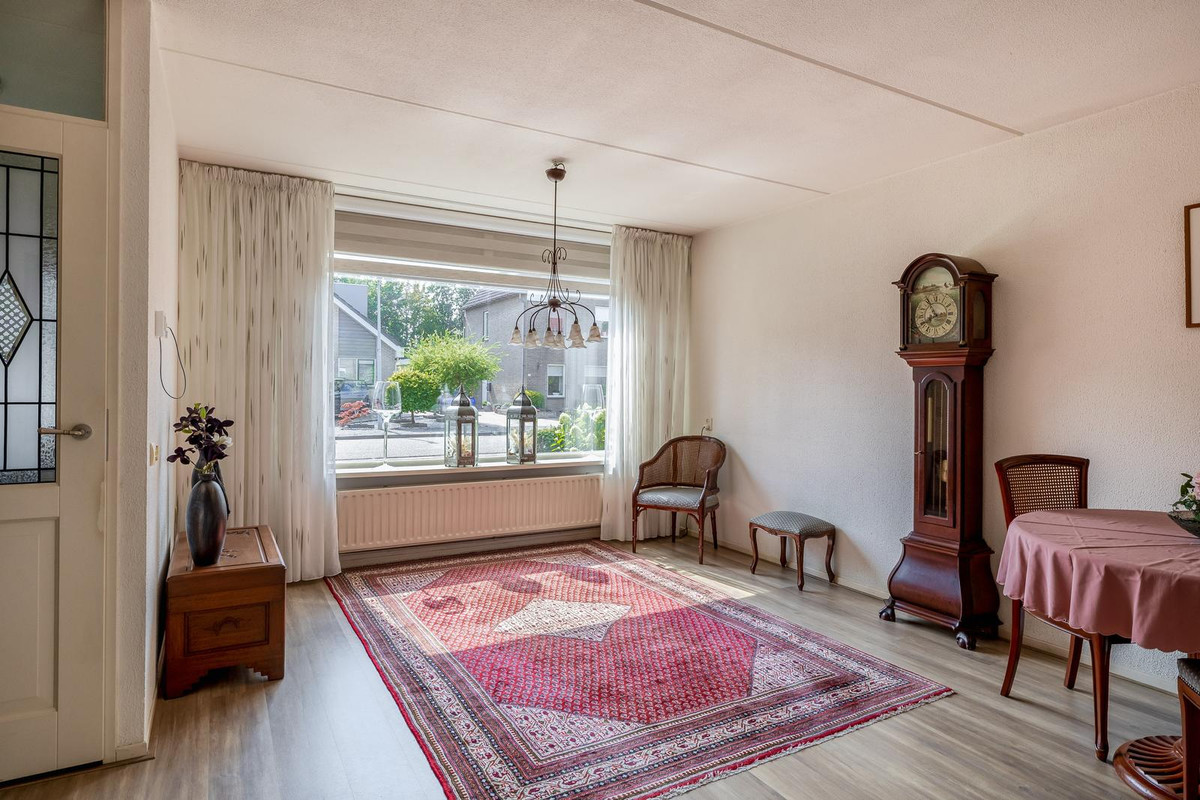 Tussenwoning te koop: Pimpelmees 24, Sommelsdijk