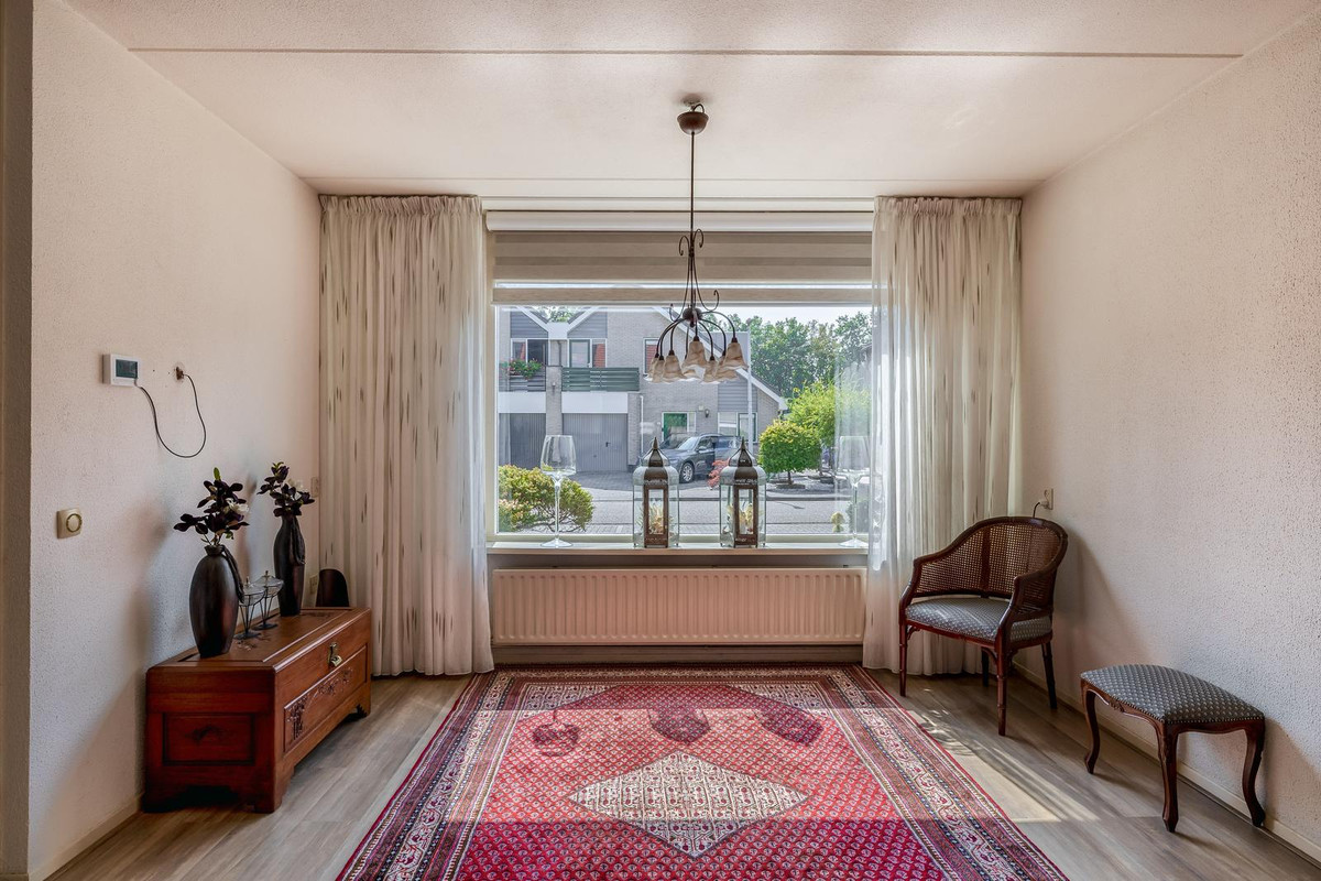 Tussenwoning te koop: Pimpelmees 24, Sommelsdijk