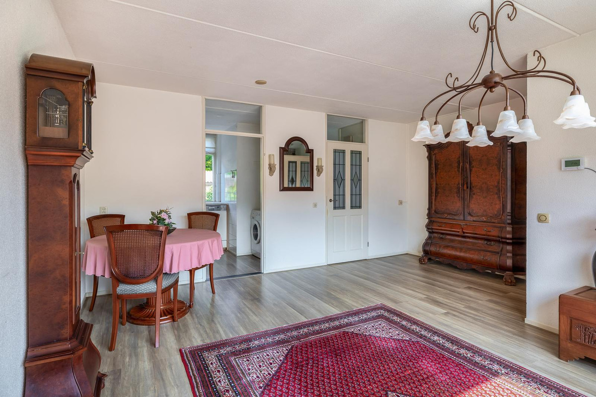Tussenwoning te koop: Pimpelmees 24, Sommelsdijk