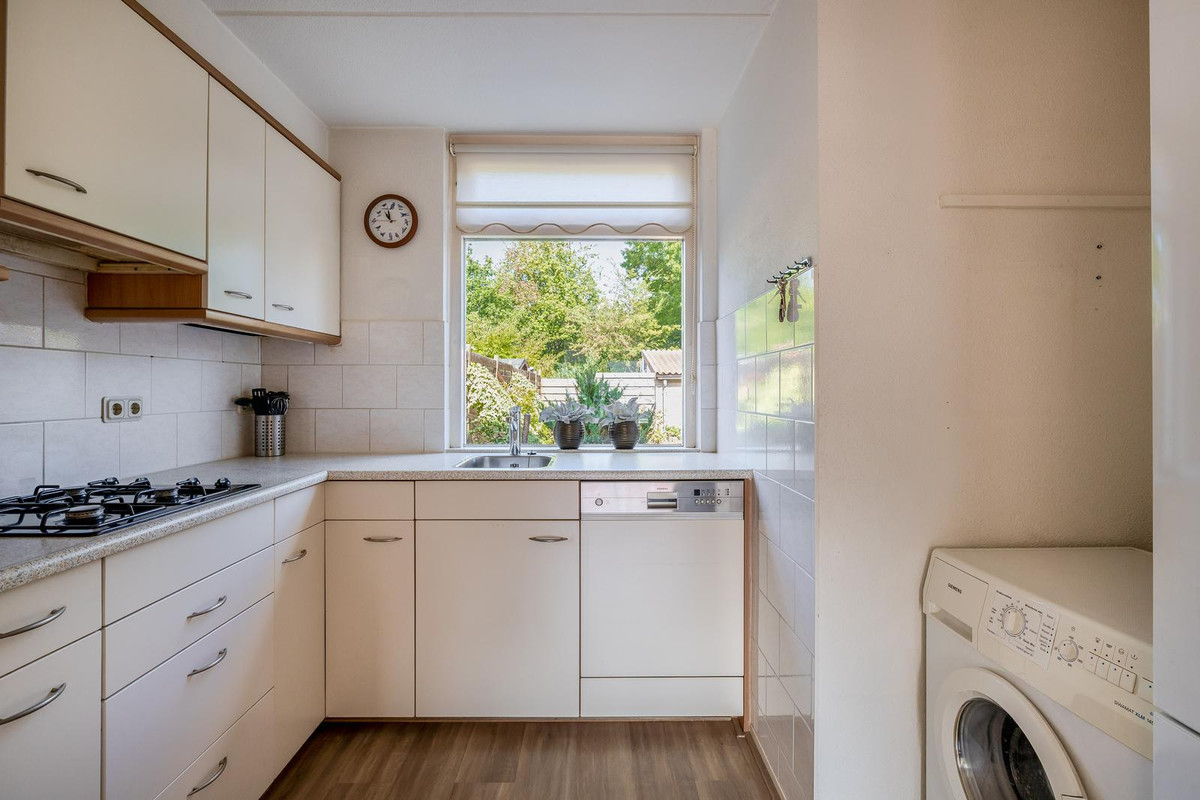 Tussenwoning te koop: Pimpelmees 24, Sommelsdijk