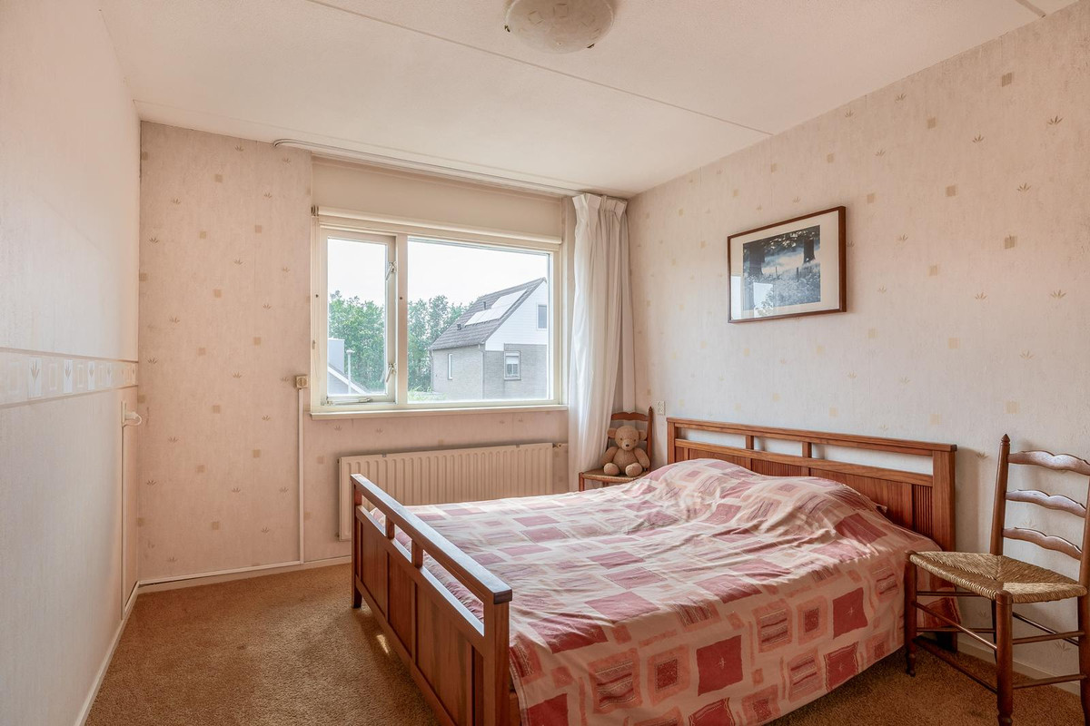 Tussenwoning te koop: Pimpelmees 24, Sommelsdijk