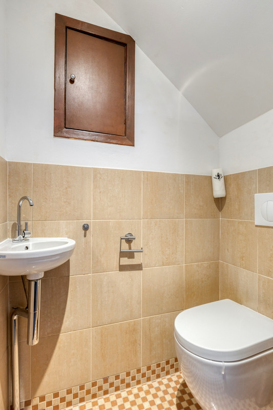 Tussenwoning te koop: Juffermansstraat 28, Oegstgeest