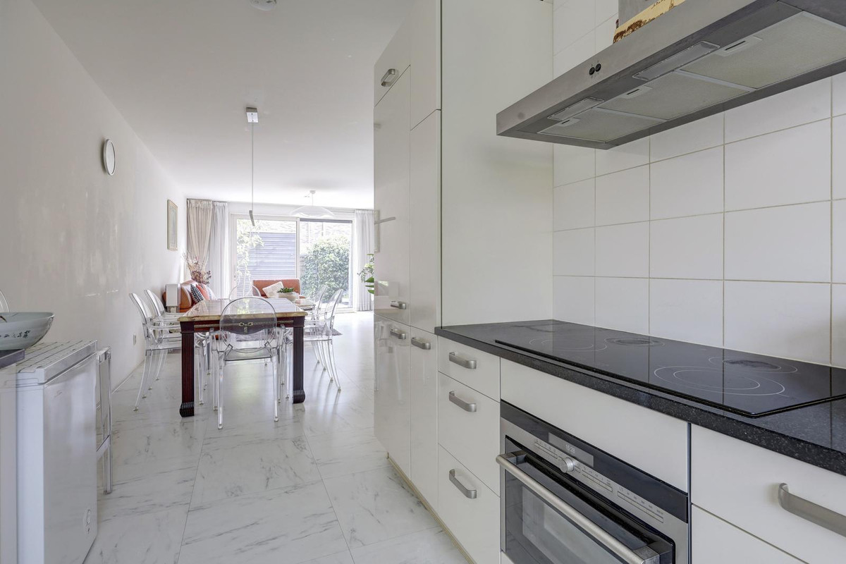 Tussenwoning te koop: Moltzerstraat 8, Rotterdam