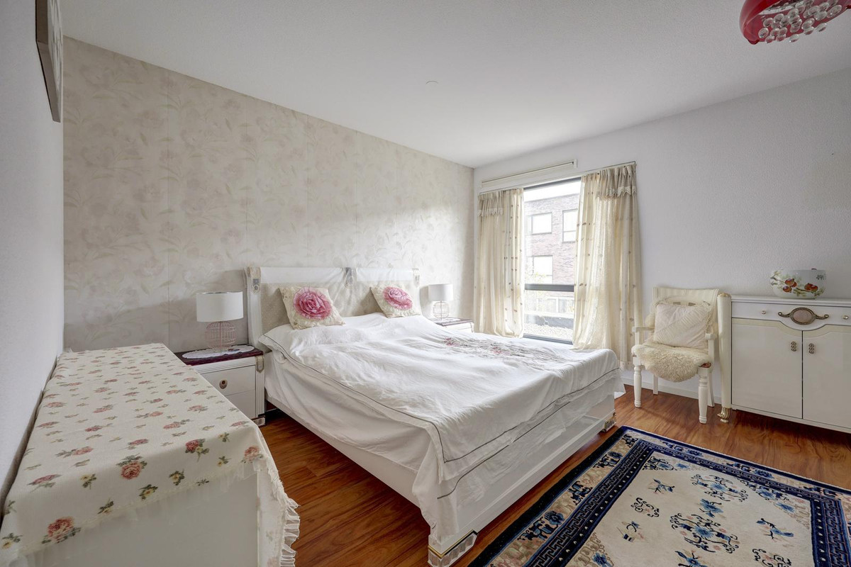 Tussenwoning te koop: Moltzerstraat 8, Rotterdam