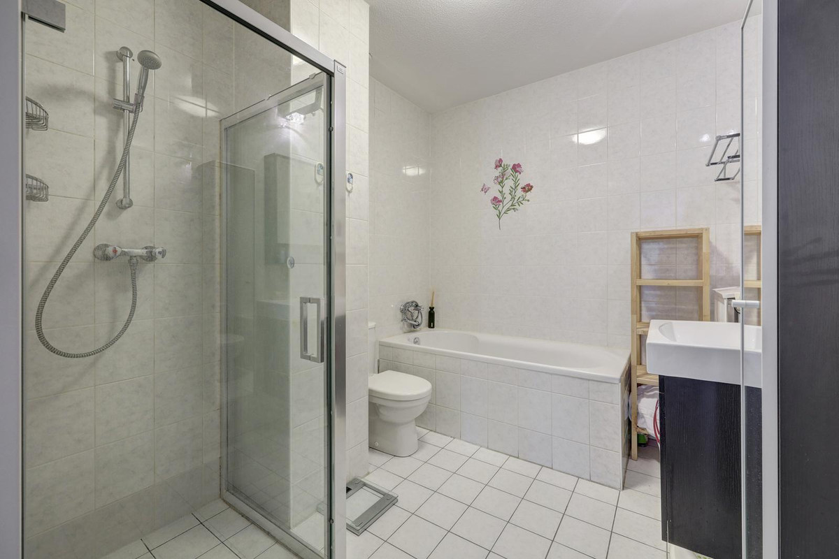 Tussenwoning te koop: Moltzerstraat 8, Rotterdam
