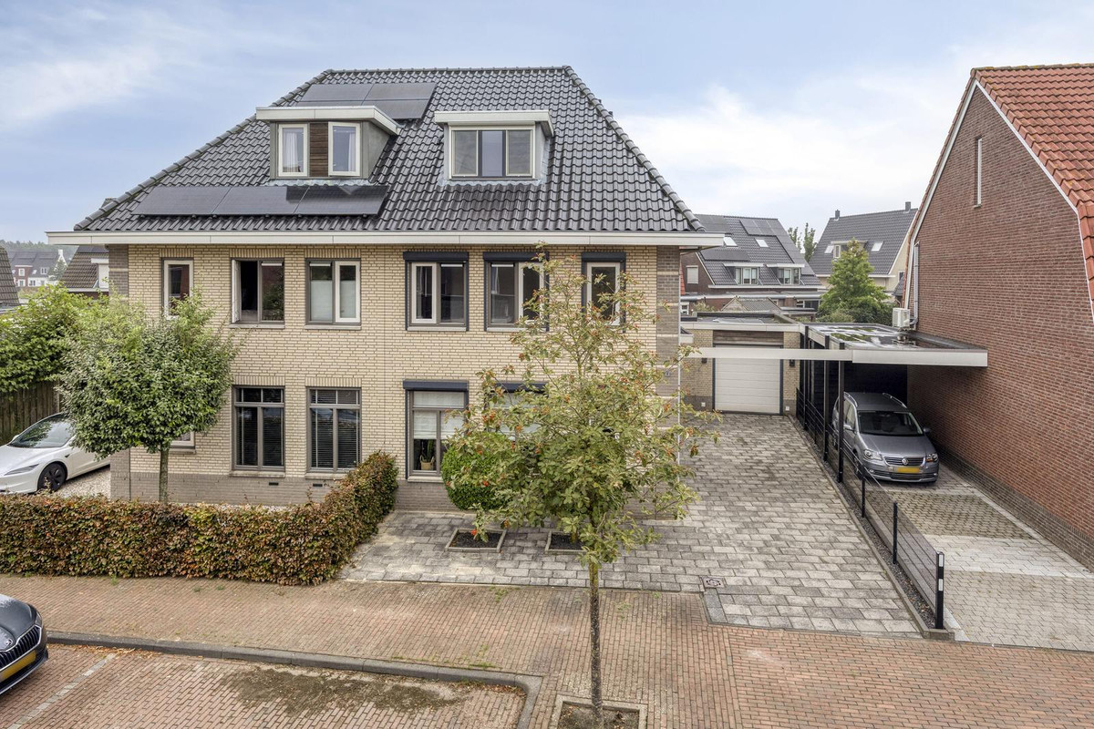 Twee-onder-één-kap te koop: Marskramer 23, Wijchen