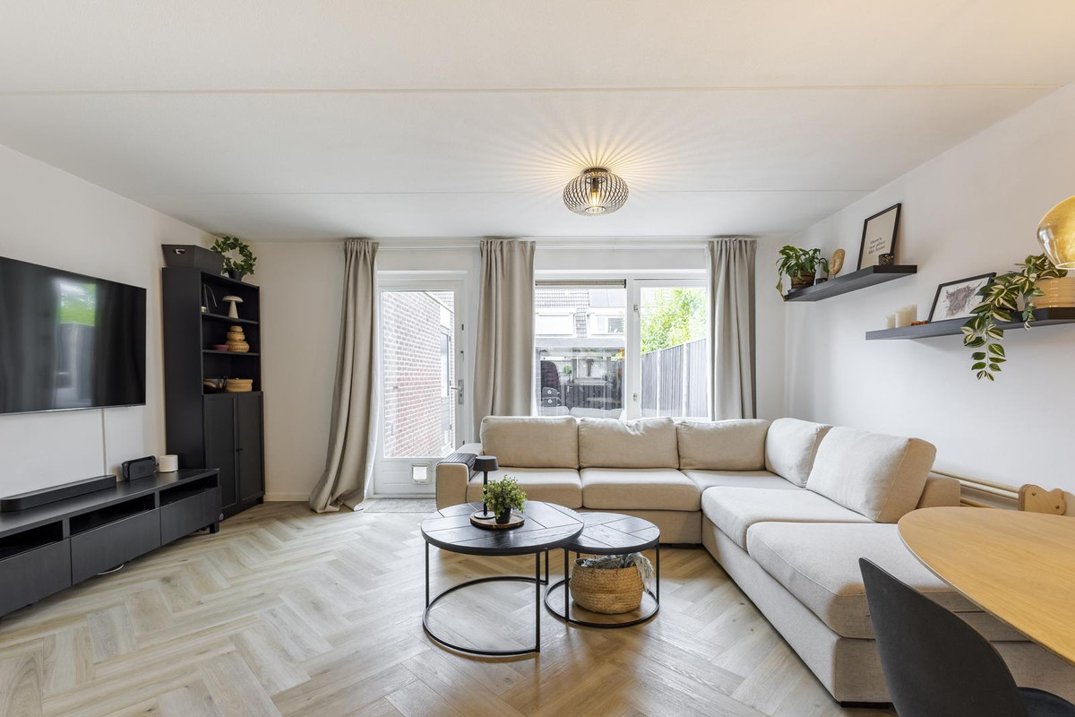 Tussenwoning te koop: 't Stort 13, Sliedrecht