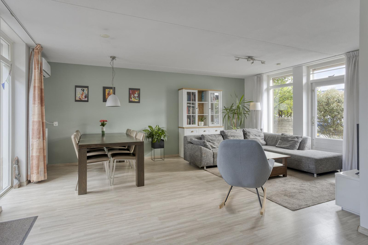 Tussenwoning te koop: Linnaeusdomein 16, Maastricht