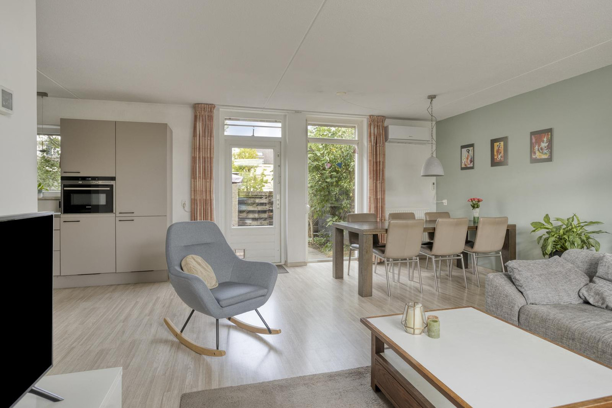 Tussenwoning te koop: Linnaeusdomein 16, Maastricht
