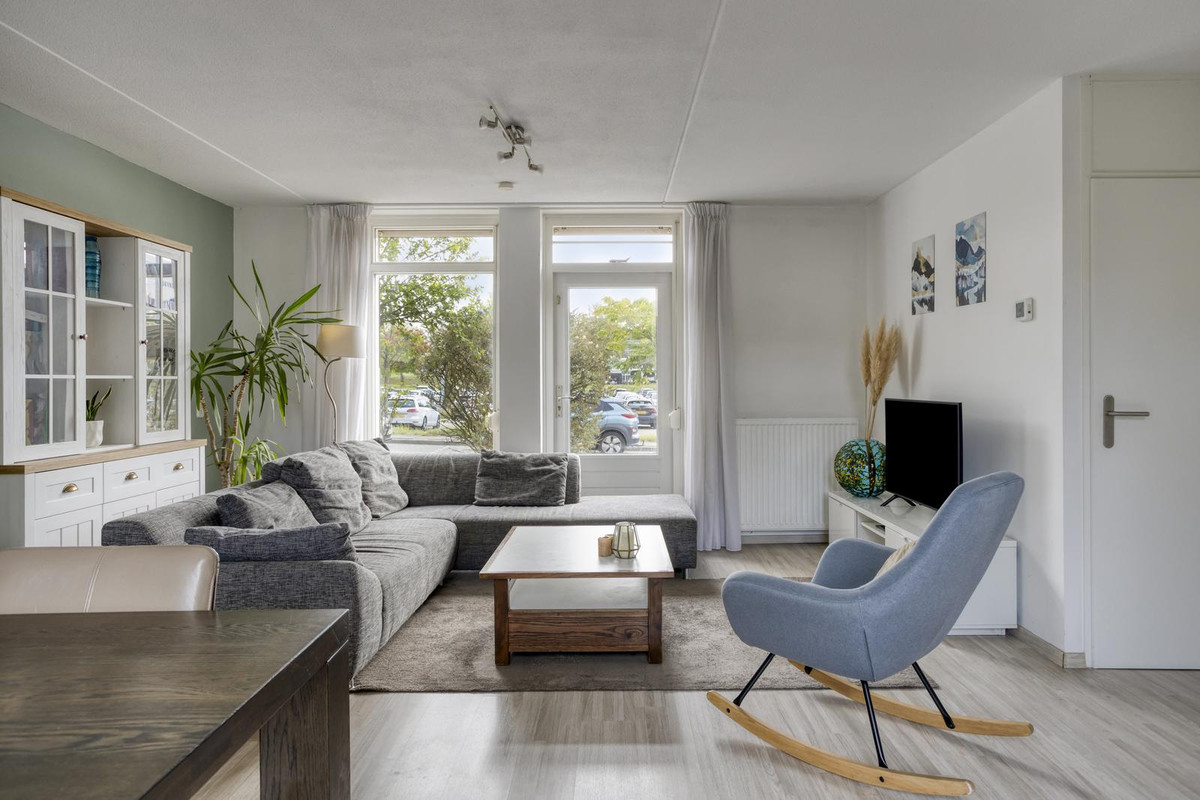 Tussenwoning te koop: Linnaeusdomein 16, Maastricht
