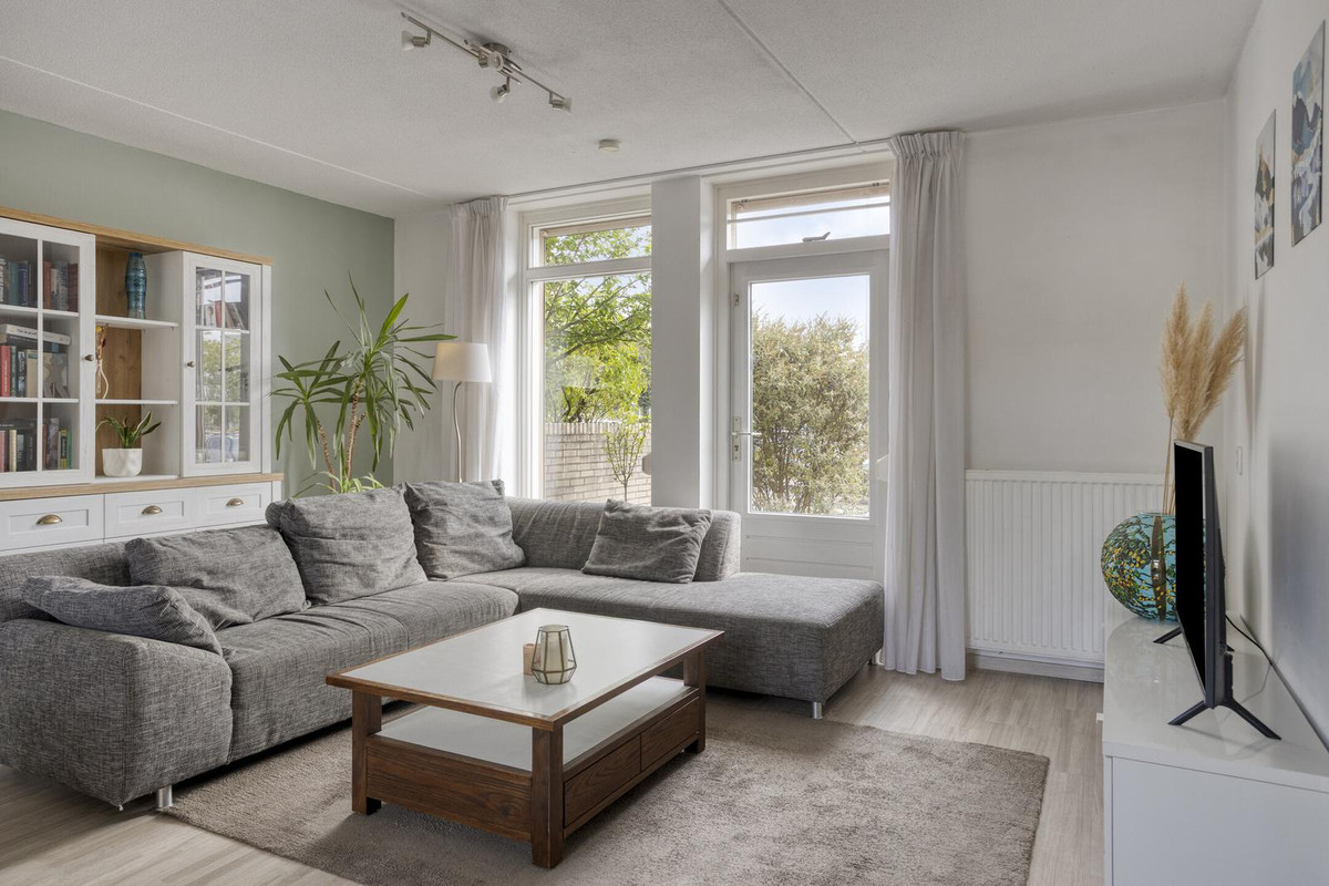 Tussenwoning te koop: Linnaeusdomein 16, Maastricht