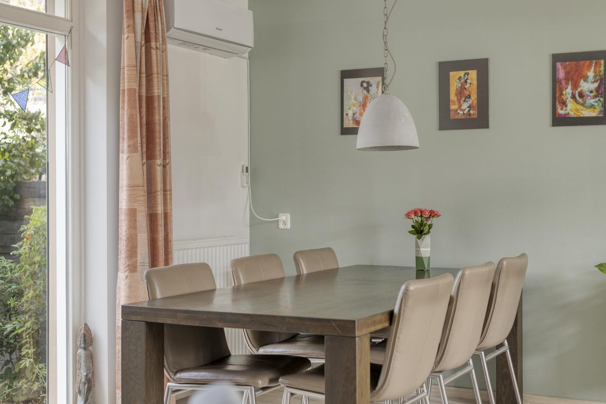 Tussenwoning te koop: Linnaeusdomein 16, Maastricht