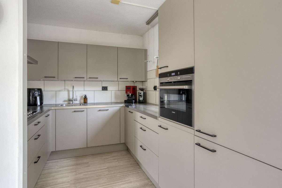 Tussenwoning te koop: Linnaeusdomein 16, Maastricht