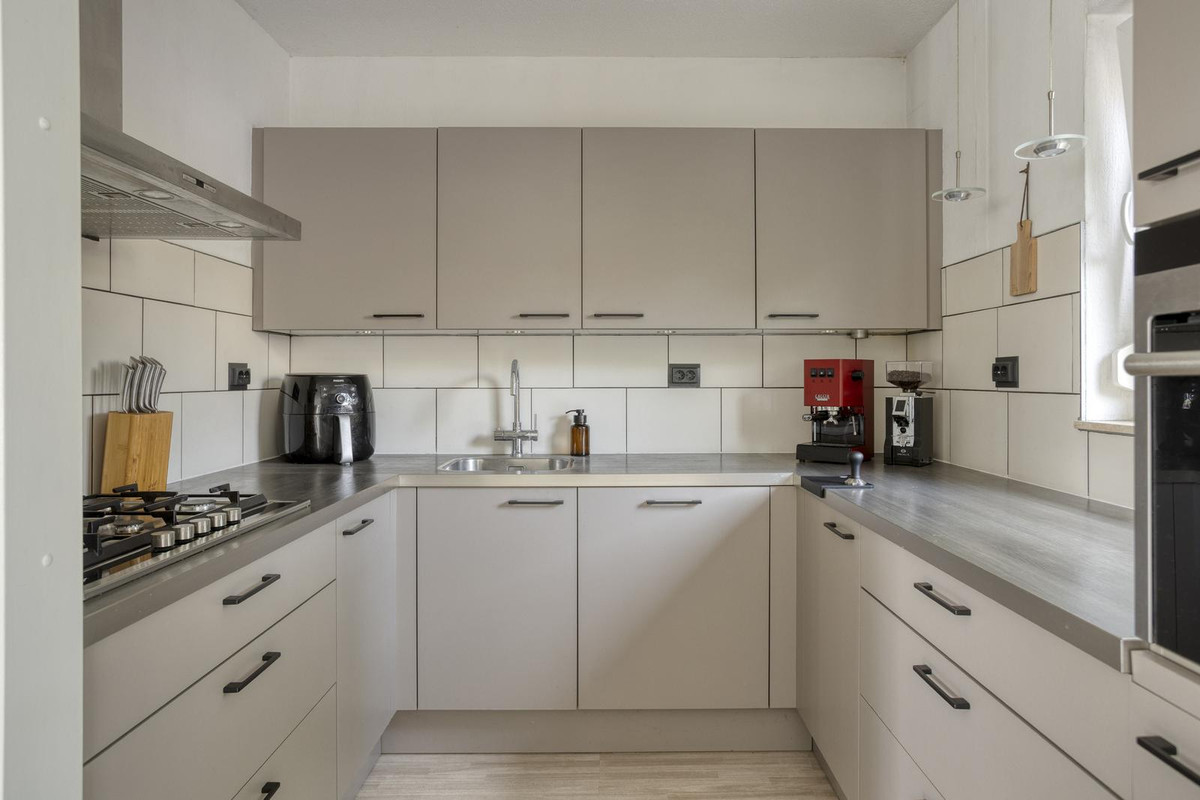 Tussenwoning te koop: Linnaeusdomein 16, Maastricht