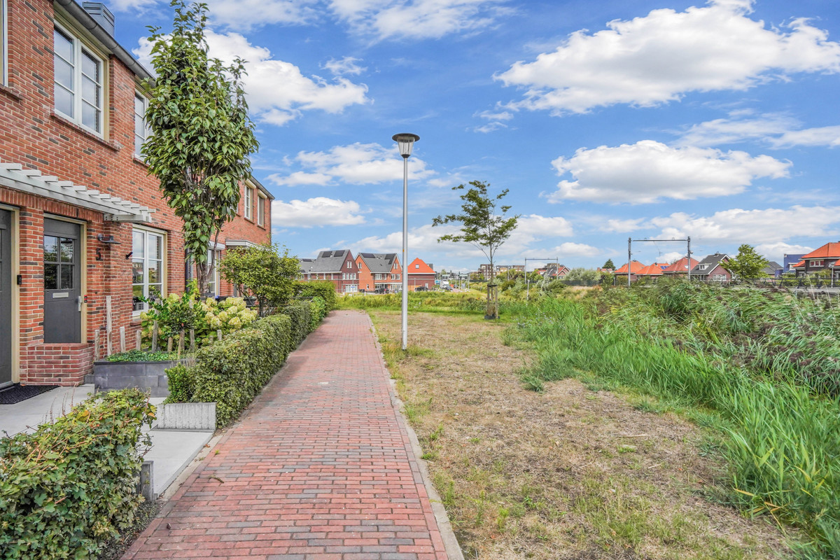 Tussenwoning te koop: Sacha Bulthuispad 5, Berkel En Rodenrijs