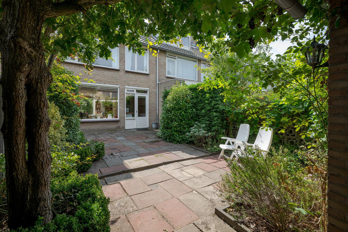 Tussenwoning te koop: Callenburghplantsoen 17, Voorschoten