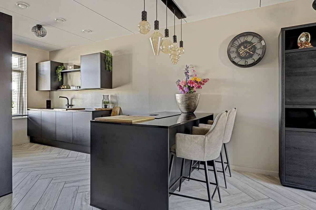 Tussenwoning te koop: Elementenweg 36, Spijkenisse