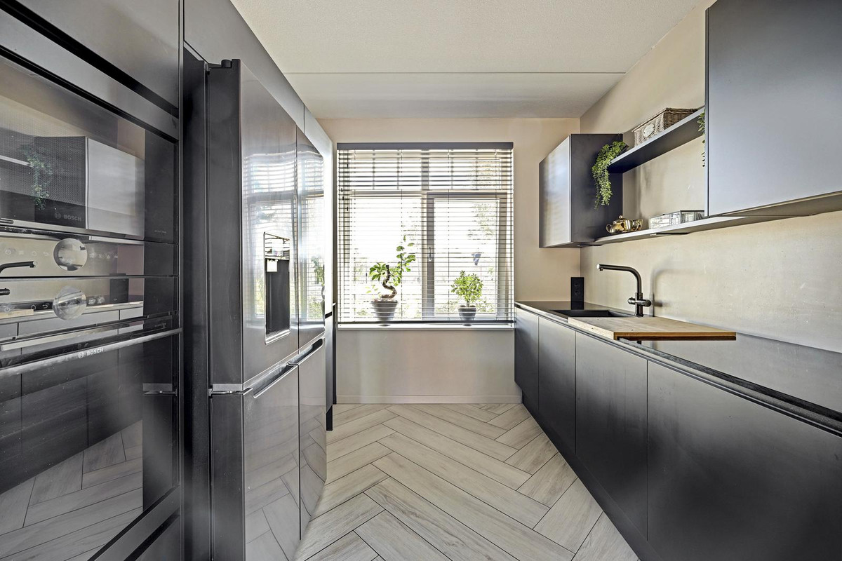Tussenwoning te koop: Elementenweg 36, Spijkenisse