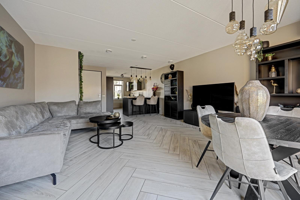 Tussenwoning te koop: Elementenweg 36, Spijkenisse