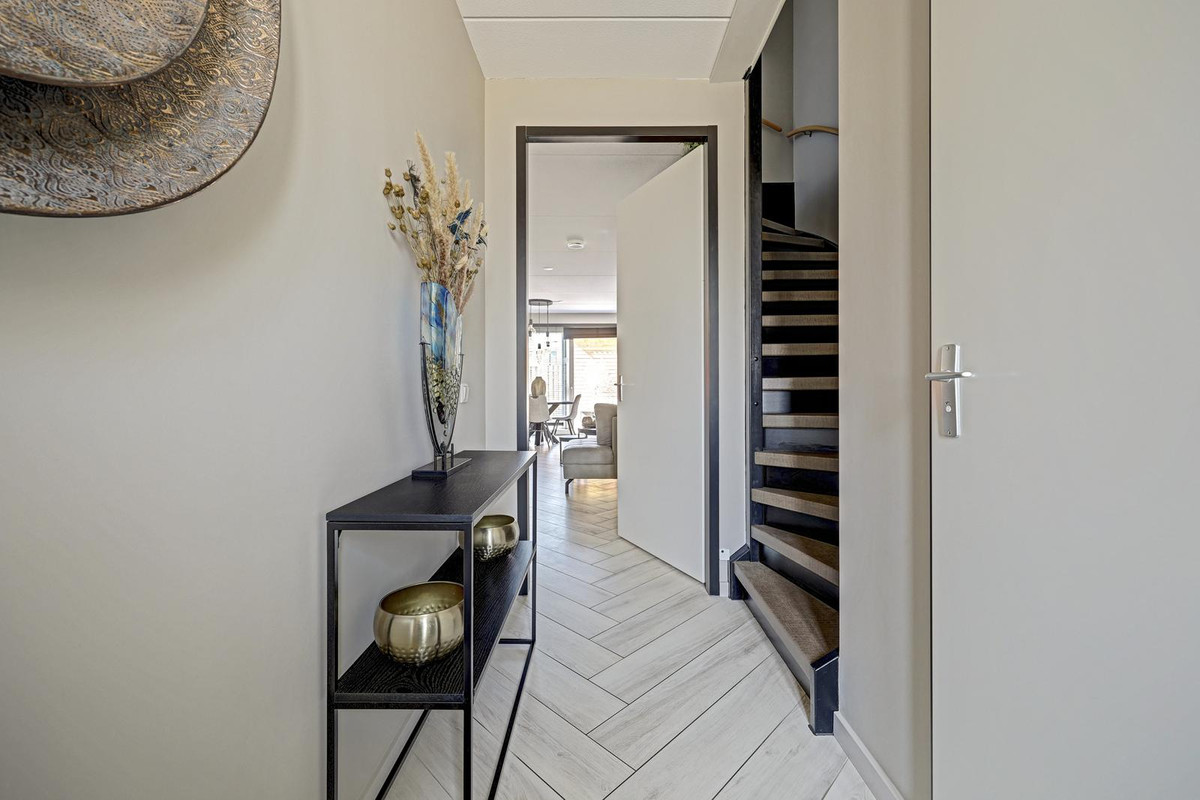 Tussenwoning te koop: Elementenweg 36, Spijkenisse