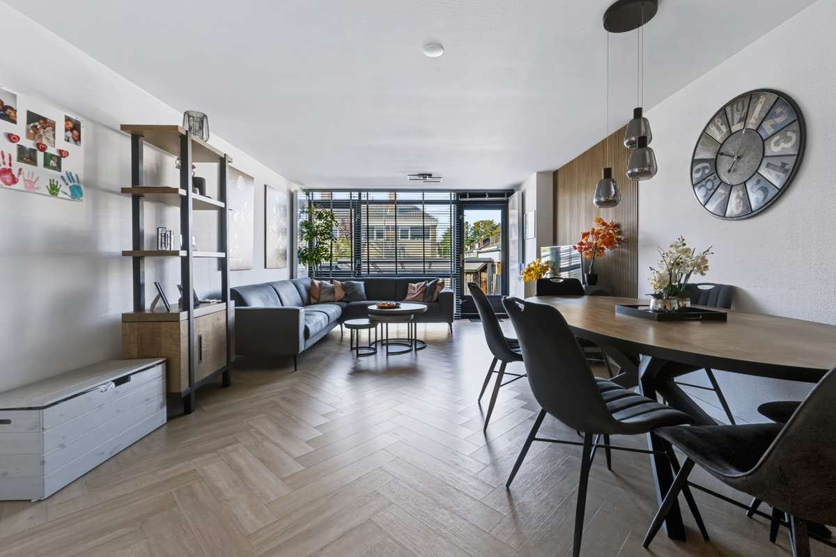 Tussenwoning te koop: Pieter Stastokweg 179, Hoogvliet Rotterdam