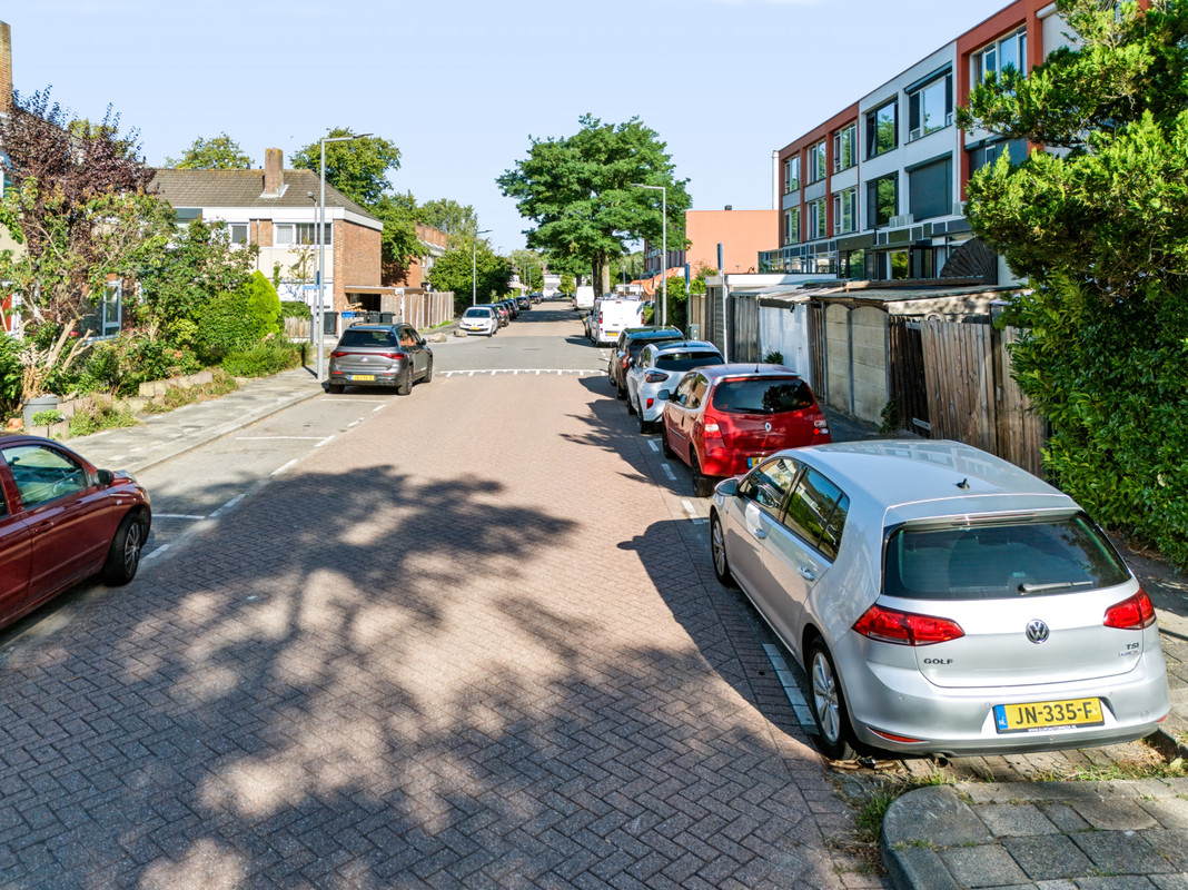 Tussenwoning te koop: Pieter Stastokweg 179, Hoogvliet Rotterdam