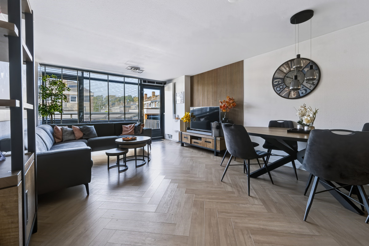 Tussenwoning te koop: Pieter Stastokweg 179, Hoogvliet Rotterdam