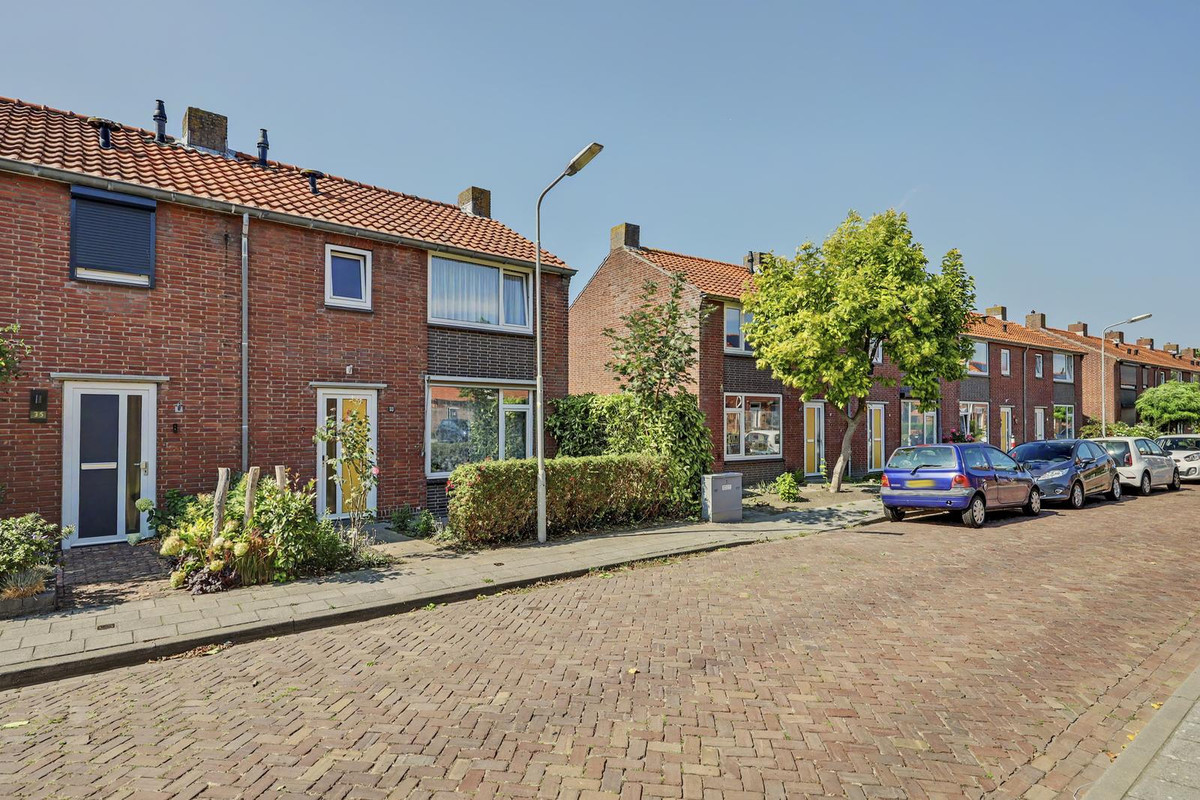 Hoekwoning te koop: Langeviele 33, Kruiningen
