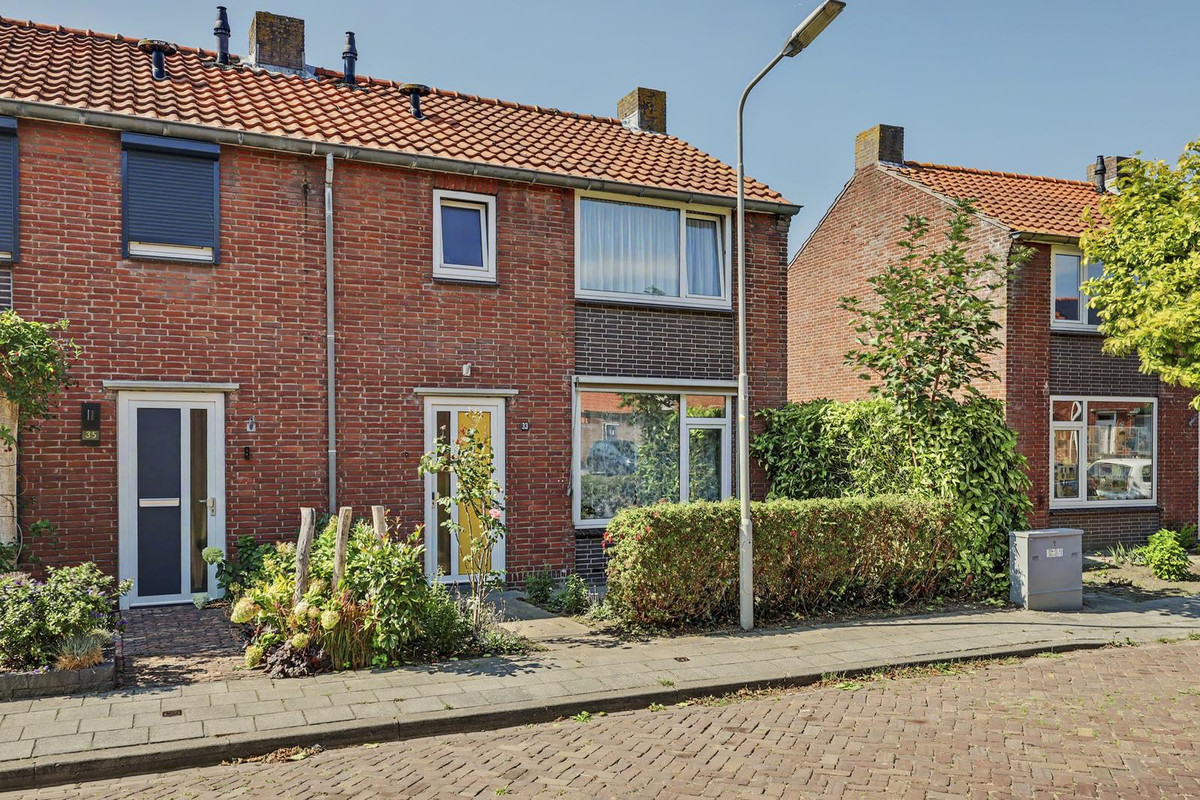 Hoekwoning te koop: Langeviele 33, Kruiningen