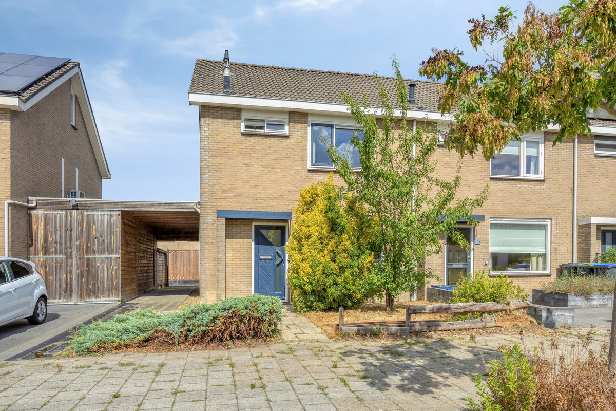 Hoekwoning te koop: Roofvogelstraat 75, Heinkenszand