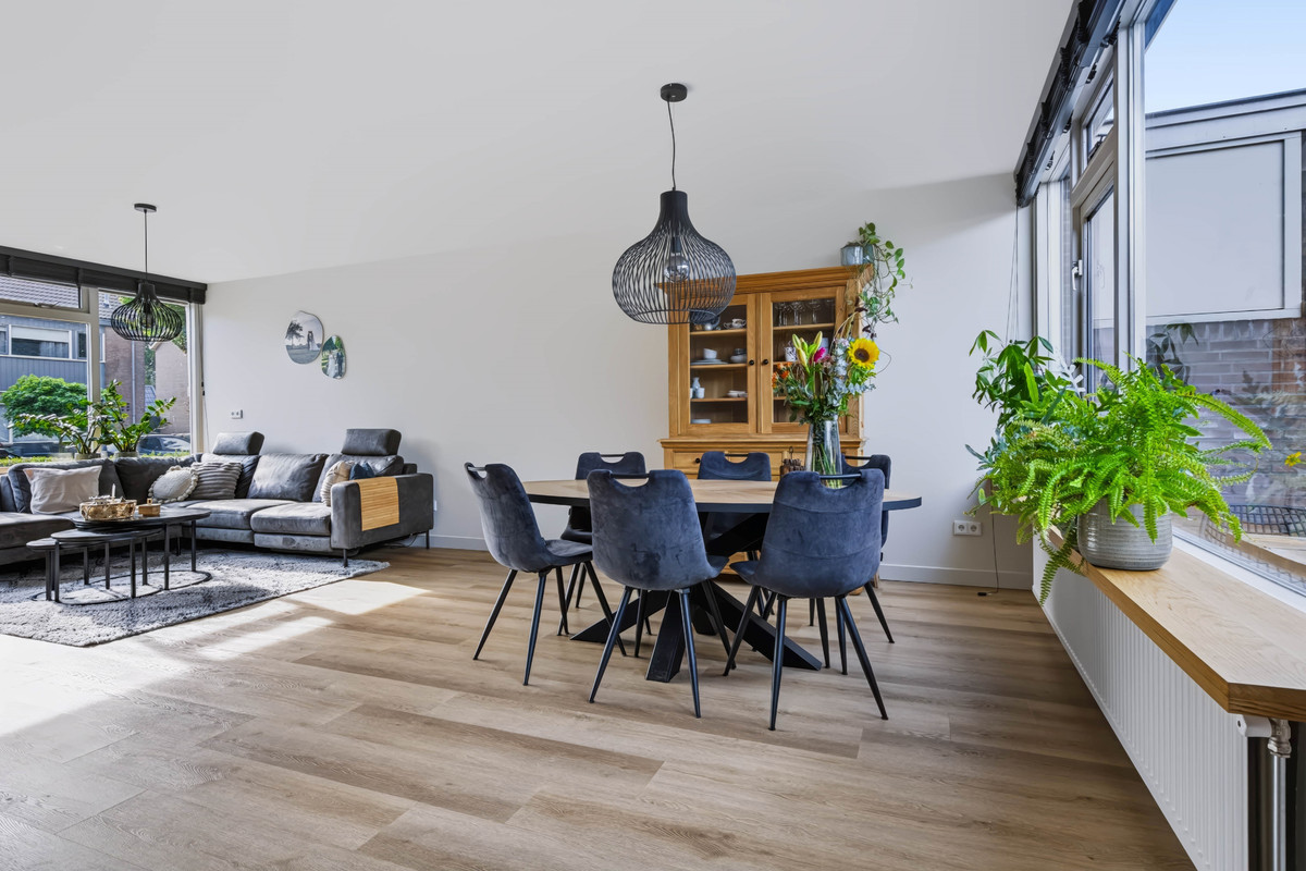 Tussenwoning te koop: Merelstraat 10, Vaassen