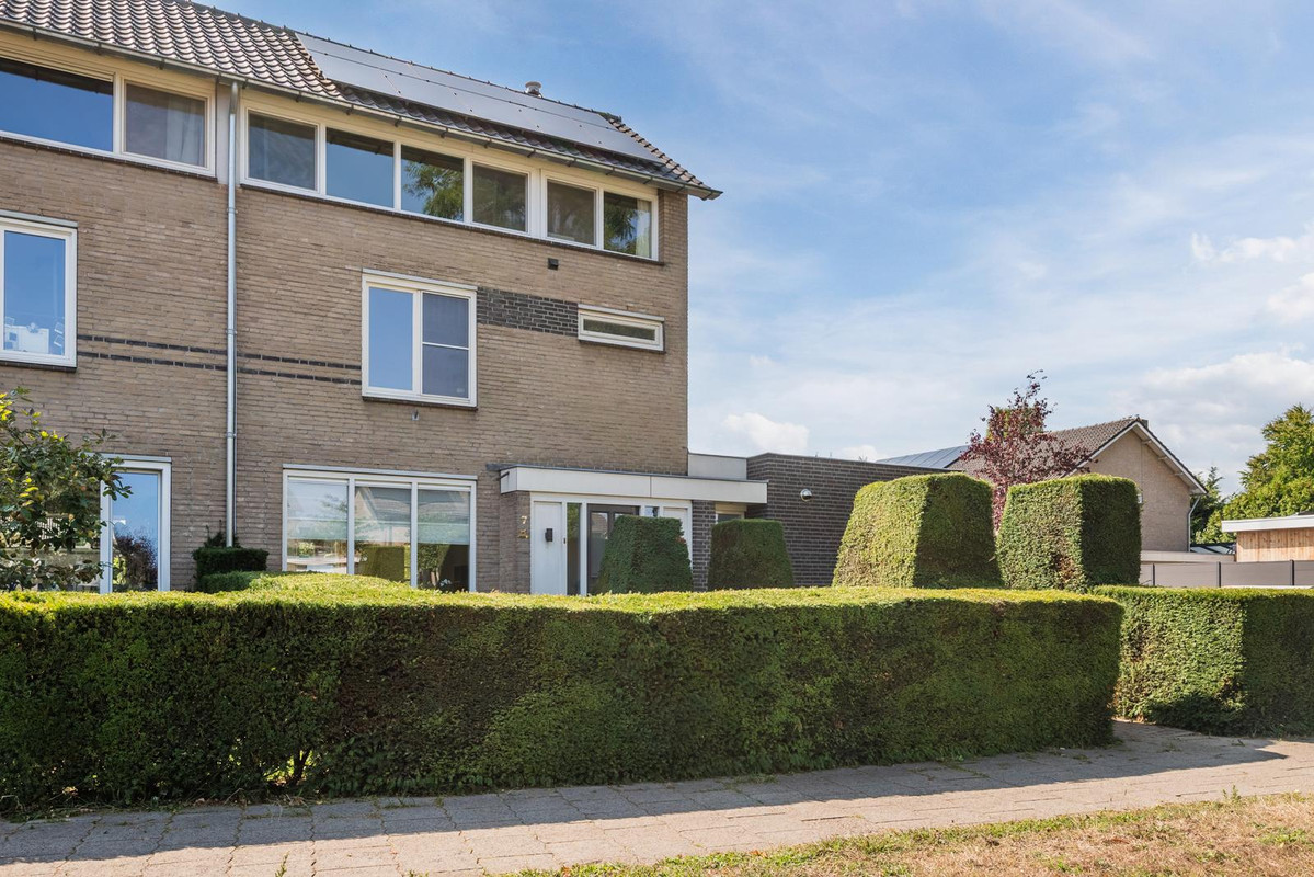 Tussenwoning te koop: Dr. Schaepmanlaan 7, Veghel