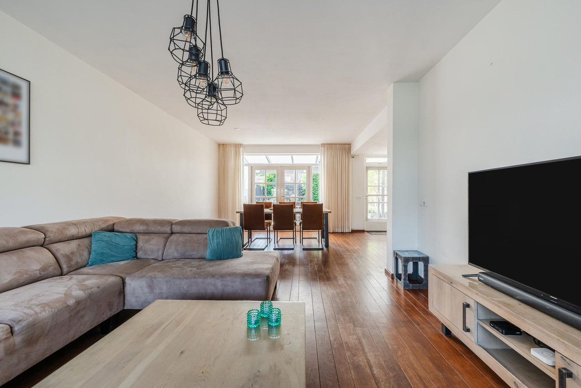 Tussenwoning te koop: Dr. Schaepmanlaan 7, Veghel