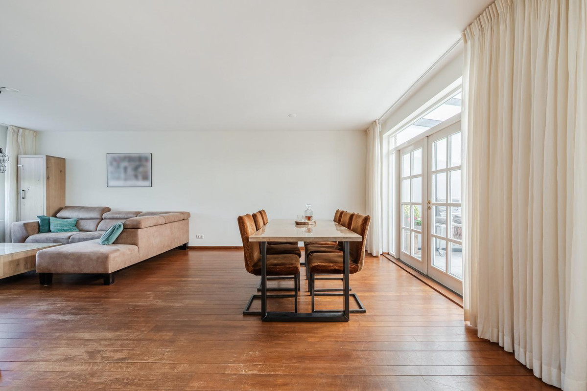 Tussenwoning te koop: Dr. Schaepmanlaan 7, Veghel
