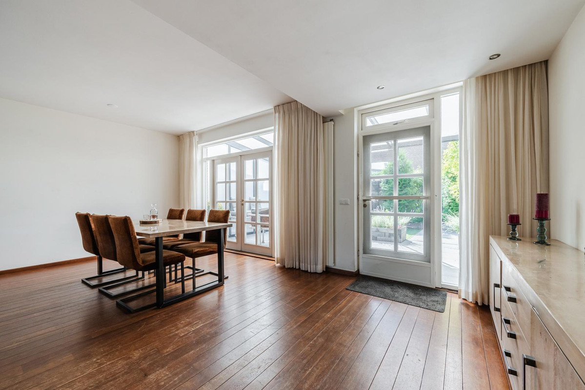 Tussenwoning te koop: Dr. Schaepmanlaan 7, Veghel