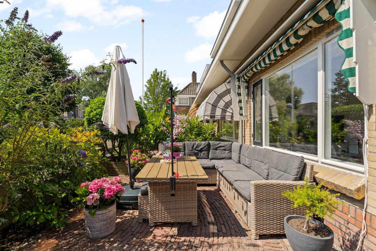 Tussenwoning te koop: Irisplein 6, Noordwijk