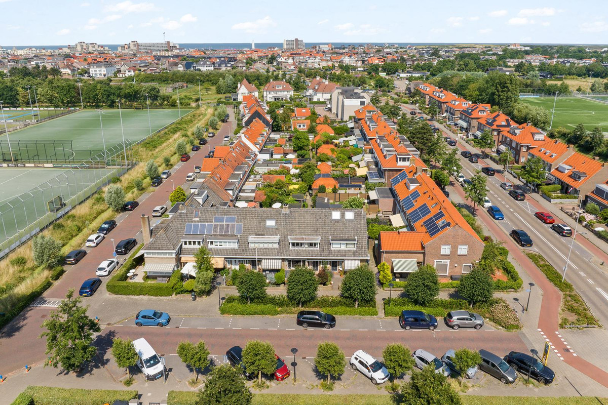 Tussenwoning te koop: Irisplein 6, Noordwijk