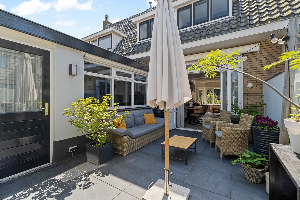 Tussenwoning te koop: Irisplein 6, Noordwijk