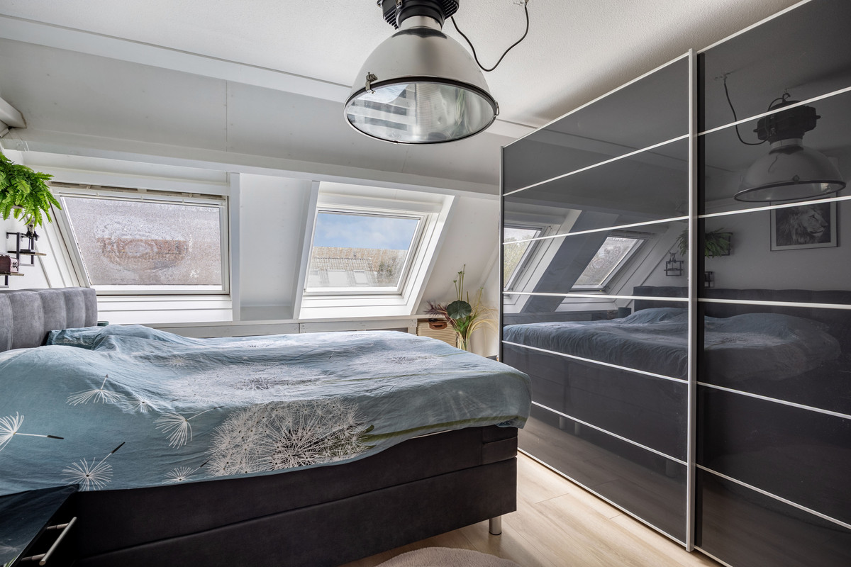 Tussenwoning te koop: Binnendijk 231, Lelystad