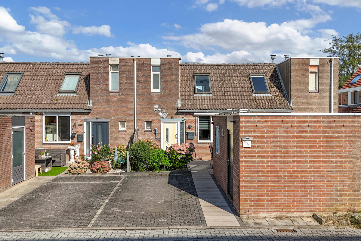 Tussenwoning te koop: Binnendijk 231, Lelystad