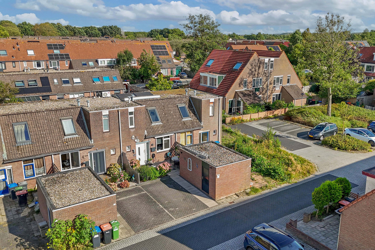 Tussenwoning te koop: Binnendijk 231, Lelystad