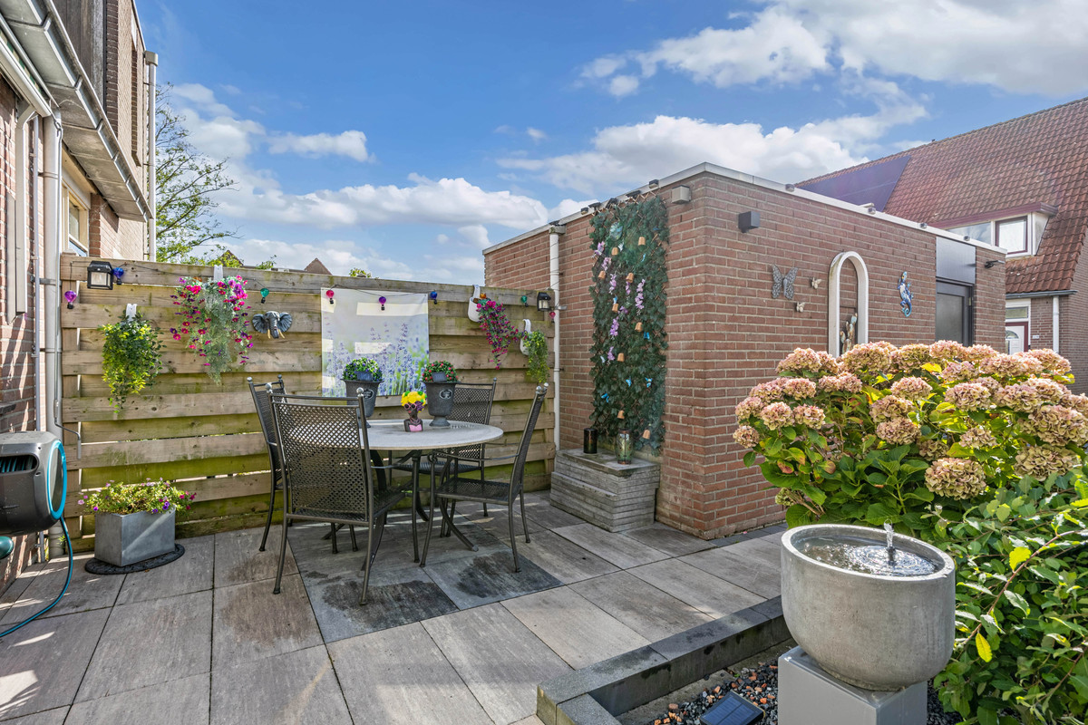 Tussenwoning te koop: Binnendijk 231, Lelystad