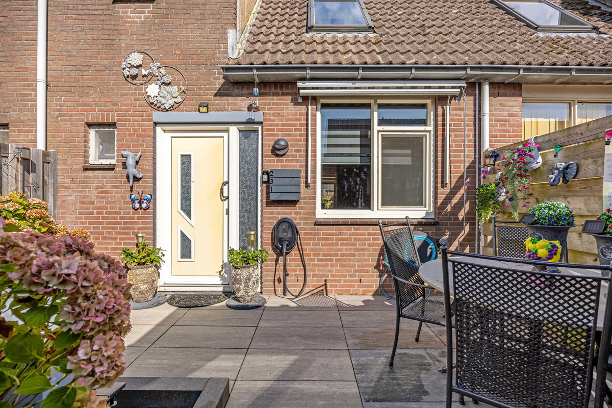 Tussenwoning te koop: Binnendijk 231, Lelystad