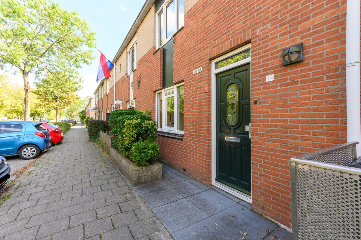 Tussenwoning te koop: A. Vondelingstraat 34, Almere