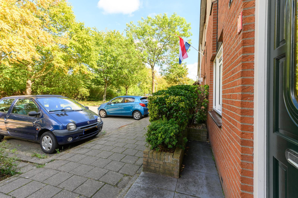 Tussenwoning te koop: A. Vondelingstraat 34, Almere
