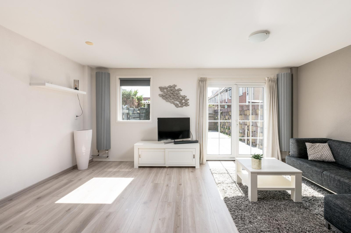 Tussenwoning te koop: A. Vondelingstraat 34, Almere